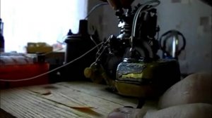 Четырёхтактный двигатель с простейшим карбюратором