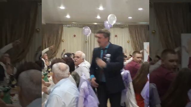 Лучший тамада - ведущий . Супер свадьба . Тамада читает рэп на нашей свадьбе .