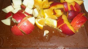 Компот из нектарина и яблока с апельсином