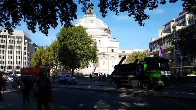 1 АВГУСТА 2018 ЛОНДОН ВЕСТМИНСТЕРСКОЕ АББАТСТВО И ПЛОЩАДЬ ПЕРЕД НИМ смотреть онлайн