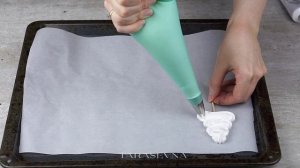 Ёлочки из безе. Декор для зимнего торта