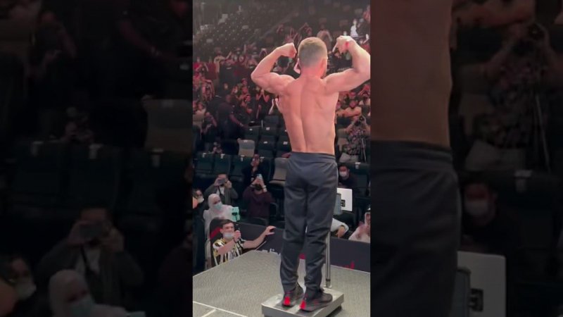 #UFC267 Ян встретился с Сэндхагеном лицом к лицу перед боем за титул