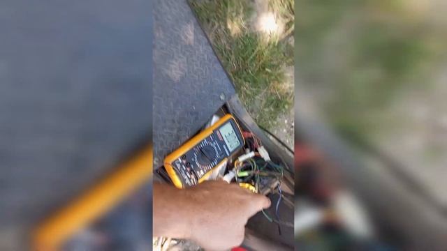 Электросамокат иногда перестаёт ехать, на ручку газа не отзывается, дёргается сам по себе, мала тяг смотреть онлайн