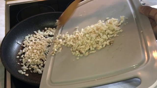 ШАМПИНЬОНЫ ФАРШИРОВАННЫЕ копченой курицей и сыром. Превосходная закуска на праздничный стол!