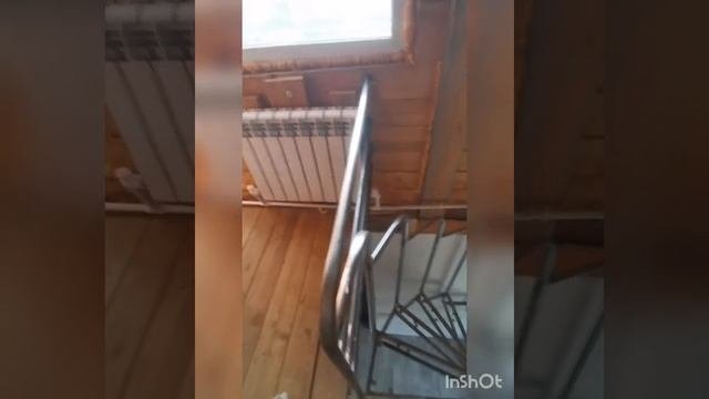 Винтовая лестница - удобна в использовании , экономичная по бюджету. Подходит для небольших проемов
