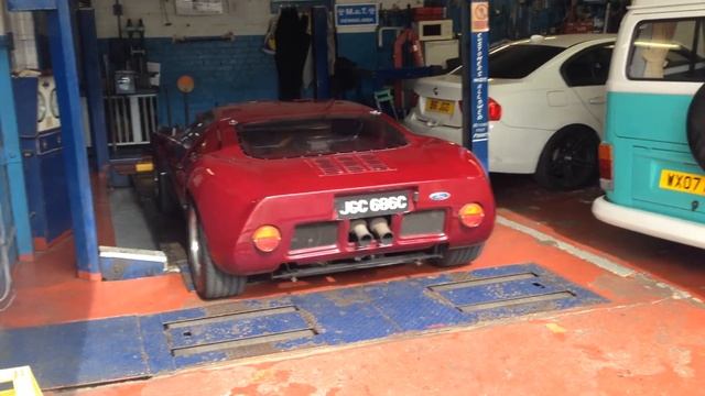 Ford Gt40 replica start up on the but смотреть онлайн