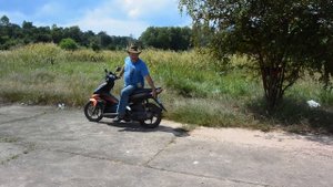 Какой тормоз нужно использовать при движении на мотоцикле по скользкой дороге, передний или задний?