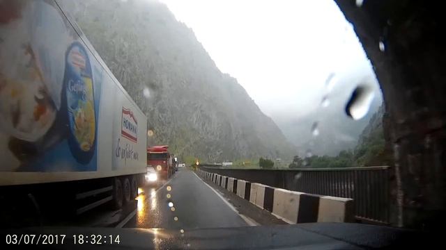 Граница России и Грузии, КПП "Верхний Ларс". Нейтральная территория. смотреть онлайн