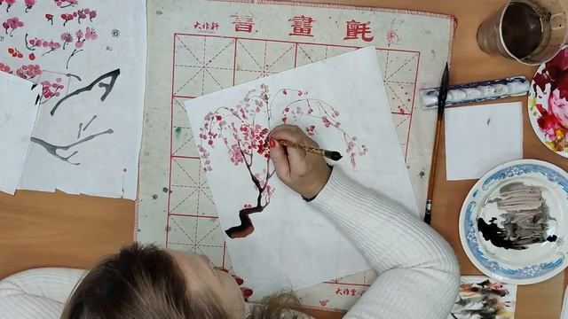 «Мэйхуа с рыбками». Художник: Елена Чилеева. Китайская живопись Го хуа. Стиль Се и. смотреть онлайн