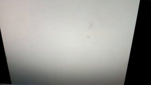 Огромный микроб в капле воды через микроскоп