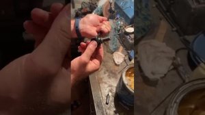 как снять пыльник с шаровой, наполнить смазкой и установить пыльник