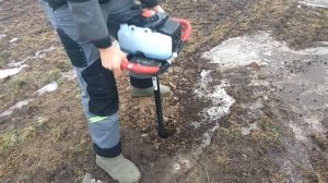Пробное бурение, смотрим в грунт