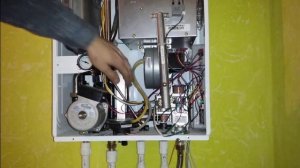 водонагреватель электрический + газовая колонка или двухконтурный газовый котёл.