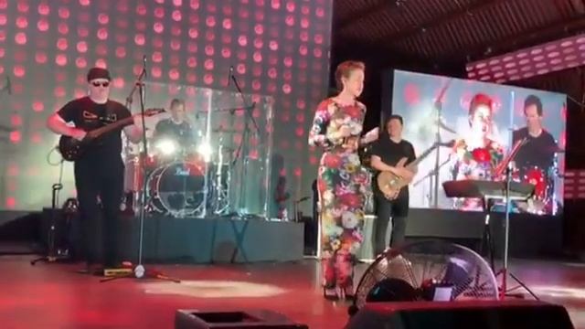 Дочь Любови Успенской дебютировала на сцене смотреть онлайн