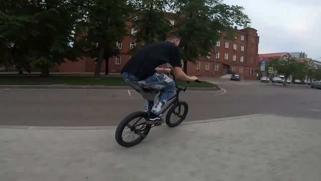 BMX|КАТАЕМСЯ на ДЕТСКОЙ ПЛОЩАДКЕ|ТРЮКИ на BMX| БМХ VLOG