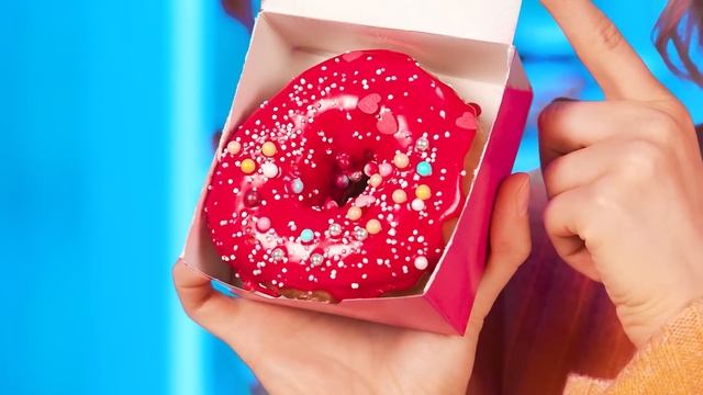 Кулинарный Челлендж: Я против Бабушки | Секретные Лайфхаки и Гаджеты от BaRaDa Challenge смотреть онлайн