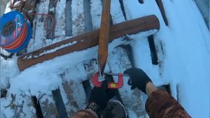 Заострил столбы для забора