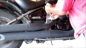 09 Kawasaki Vulcan 900 Custom SE stock exhaust removal