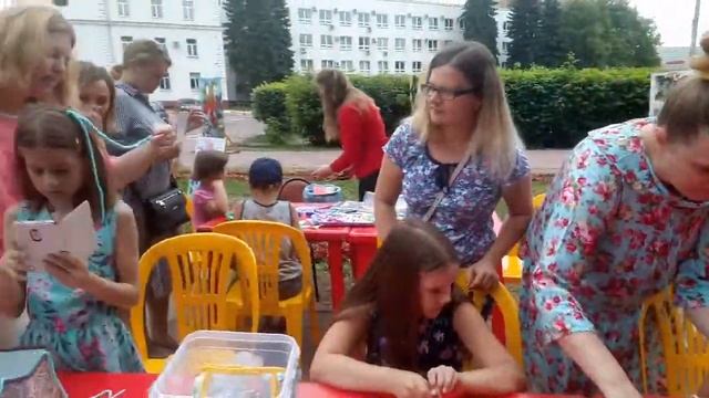 Арт-фестиваль "Территория "Сатурн". Развлекается народ.