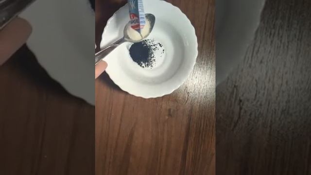 Маска с активированным углем от прыщей и черных точек