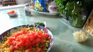 Салат с копчёной колбасой и кукурузой/Вкусный Сытный и очень Простой