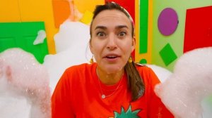 Chris and Niki Escape Challenge with Mom