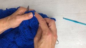 Бомбер Кардиган спицами узор «малинки» с капюшоном