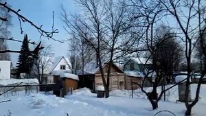 Какая  скважина  лучше, с погружным насосом или поверхностным на даче, р асчищаем место под скважин