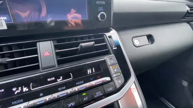 ToyotaLand Cruiser, 300 Series 3.5 AT (415 л.с.) 4WD смотреть онлайн