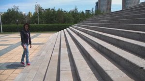 Как правильно ходить по лестнице