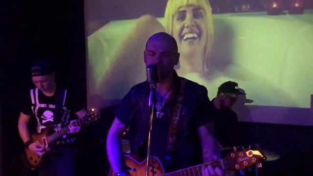 ДЯДЯ ВАНЯ в MIXX смотреть онлайн