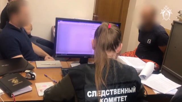 Допрос приезжего, который приставал к маленькой девочке в Сочи смотреть онлайн