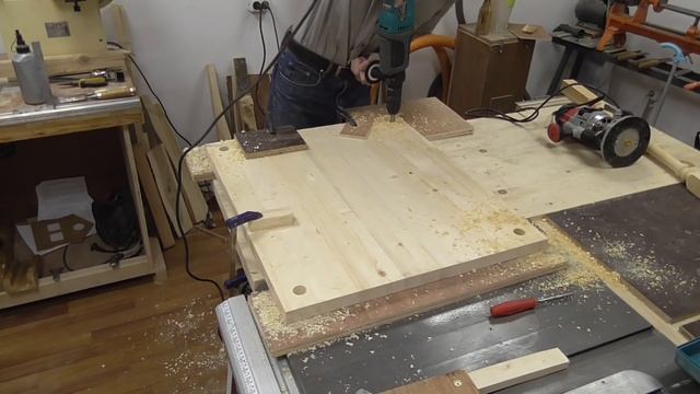 Деревянный стол с ножками из балясин. смотреть онлайн