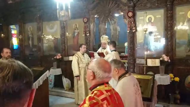 Архиерейска света литургия на Петковден в град Казанлък, храм "Свето Успение Богородично" 2019г смотреть онлайн