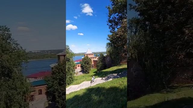 Вид из Нижегородского Кремля на Стрелку.Слияние двух рек Оки и Волги.