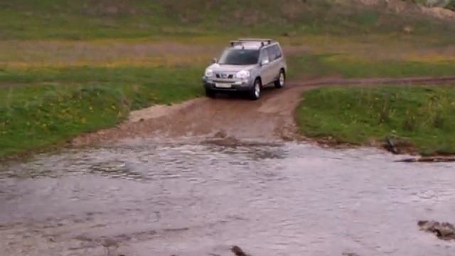 Nissan x-trail через речку смотреть онлайн