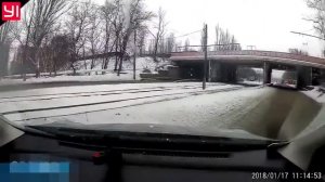 Гололёд на дороге Осторожно!!!  Russia winter on the road