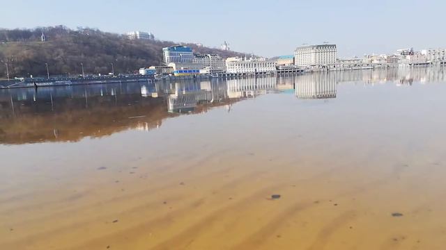 На берегу реки Днепр в Киеве. смотреть онлайн