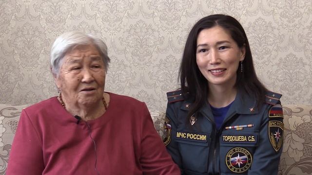 "Мама - наш источник жизни!" - Сынару Тордошева рассказывает в интервью о своей маме и бабушке смотреть онлайн