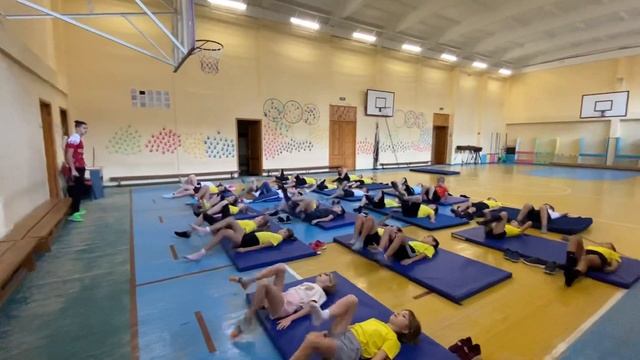 Комплекс гимнастики для мышц живота. 4 упражнение "Едем на велосипеде" (2021 год) смотреть онлайн