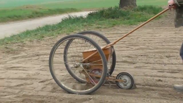 Ручные сеялки - два вида. Сеялки в деле