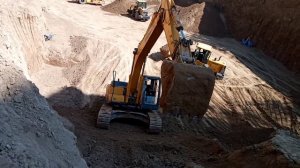 Как быстро копать котлована.Разработка котлавана экскаватором и мехлопаты.