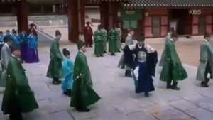 Самый смешной момент из дорамы " лунный свет влекомый облаками "