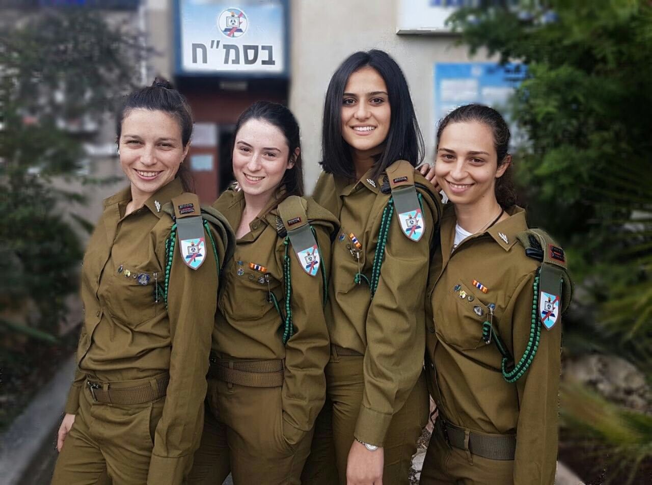 Сколько женщин служит. Солдаты армии обороны Израиля. ЦАХАЛ армия Израиля. ЦАХАЛ армия обороны Израиля девушки.
