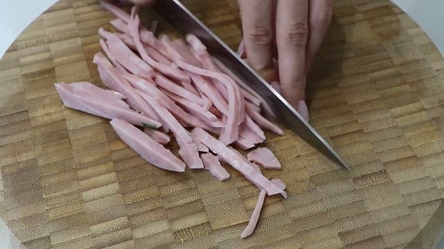 ПОПРОБУЙТЕ ЛЕГКИЙ И ВКУСНЫЙ САЛАТ С КРЕВЕТКАМИ И ВЕТЧИНОЙ