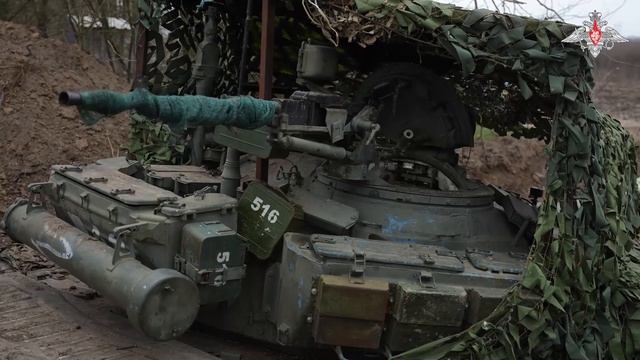 Боевая работа экипажей танков Т-72 по позициям ВСУ на правом берегу Днепра