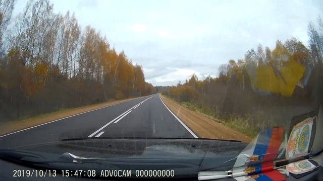 Автомобиль не вписался в поворот и выехал на встречную полосу через сплошную .