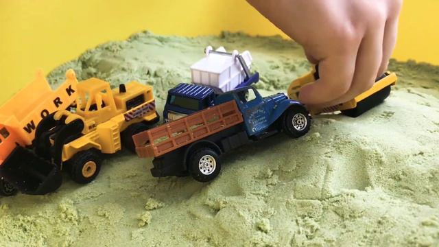 Кинетический песок. Строительная техника в песочнице смотреть онлайн