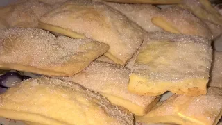 Слоеное тесто на пиве. Тесто на пиве рецепт. Слойки из слоеного теста. Печенье на пиве.