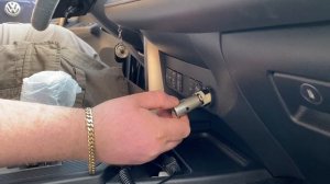 Toyota Rav4 - Отходит гнездо зарядки\прикуривателя.